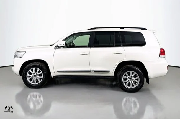 2018 Toyota LANDCRUISER Sahara image 5