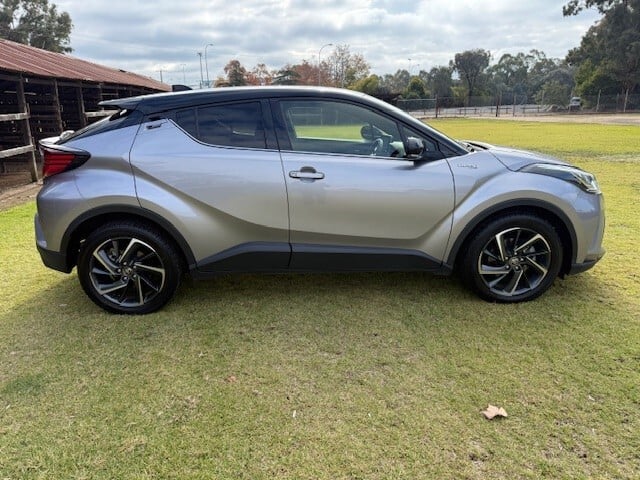 2022 Toyota C-HR Koba AWD image 8