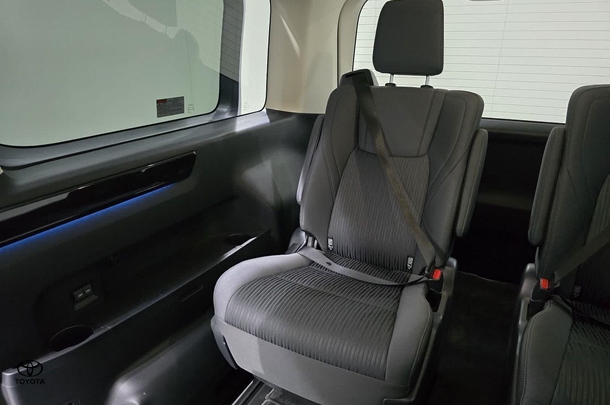 2022 Toyota Granvia Standard image 27