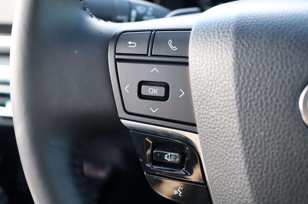 2024 Toyota Camry Hybrid SL image 24