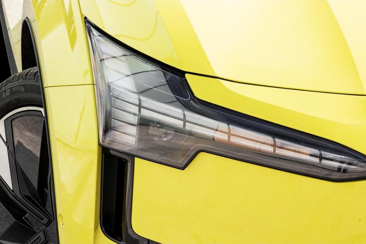 2024 Volvo EX30 Single Motor Extended Range Ultra Auto MY25 image 16