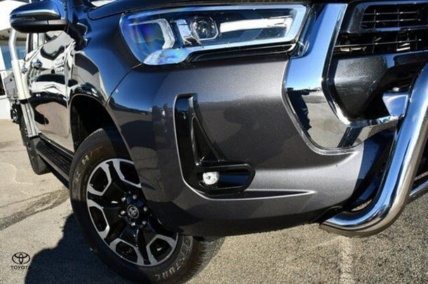 2020 Toyota Hilux SR5 image 2