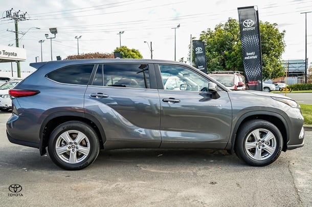 2023 Toyota Kluger Hybrid GX image 3