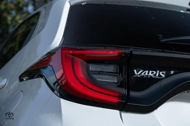 2021 TOYOTA Yaris Hybrid SX image 24