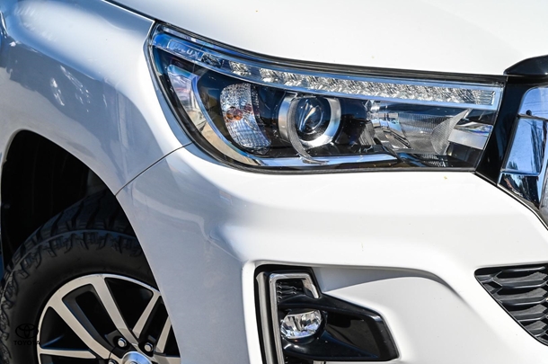 2020 Toyota HILUX SR5 image 13