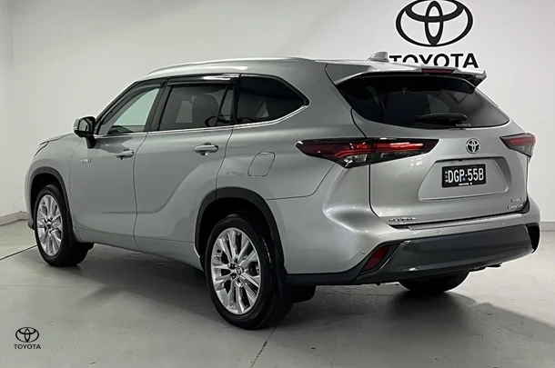 2024 Toyota Kluger Hybrid AWD GRANDE image 8