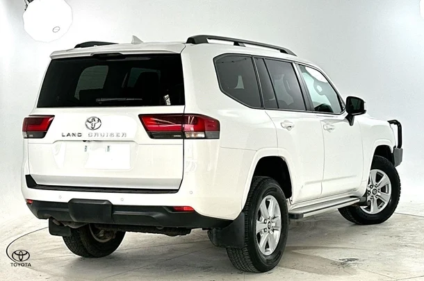 2023 Toyota Landcruiser GXL image 9