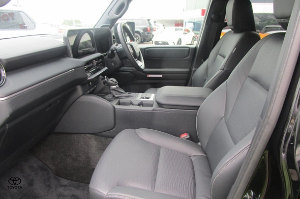 2024 Toyota Prado VX image 12