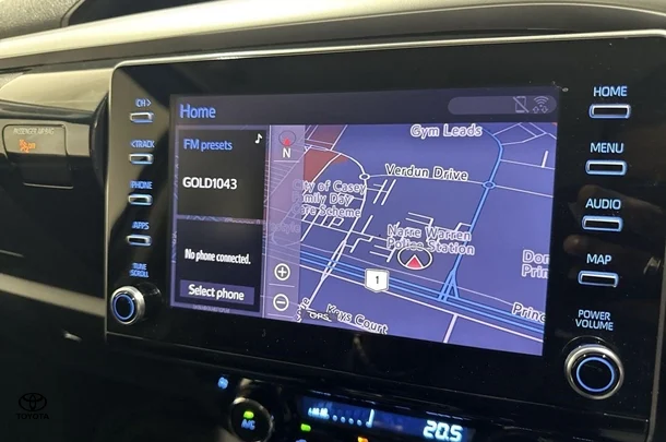 2021 Toyota Hilux SR5 image 3