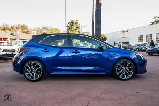 2024 TOYOTA Corolla Hatch Hybrid ZR image 3
