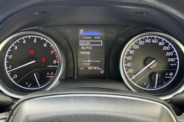 2019 Toyota Camry Ascent image 11