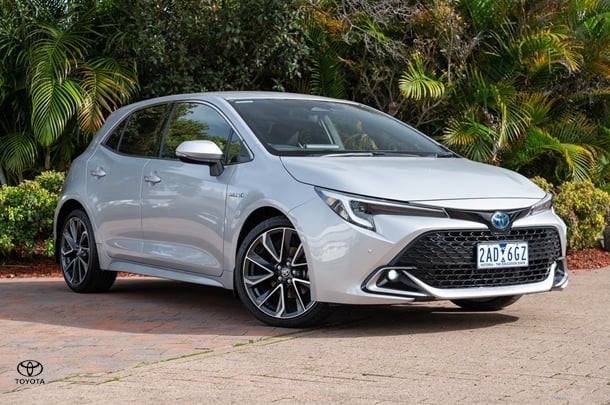 2024 TOYOTA Corolla Hatch Hybrid ZR image 1