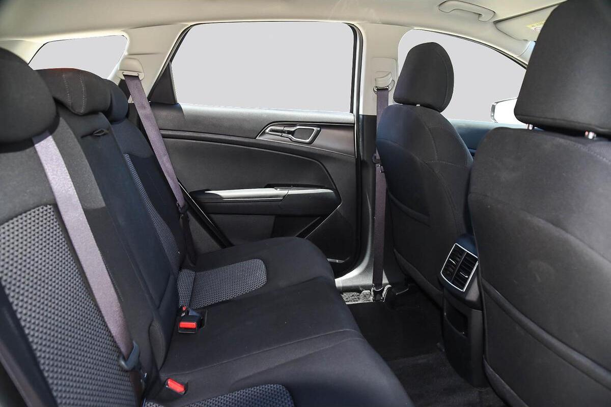 2024 Kia Sportage SX Manual FWD MY25 image 8