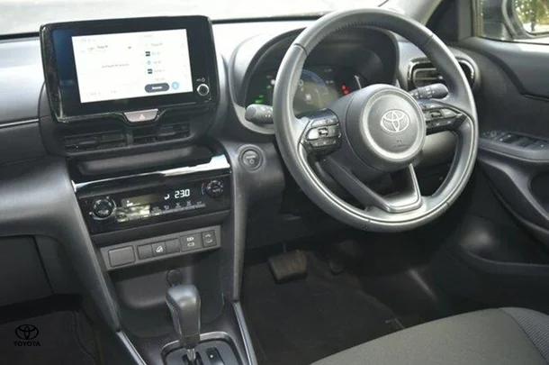 2024 Toyota Yaris Cross Hybrid GX image 3
