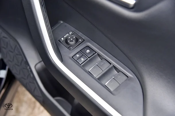 2024 Toyota RAV4 Hybrid Edge AWD image 11