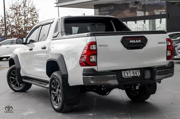 2022 Toyota HILUX Rogue image 2
