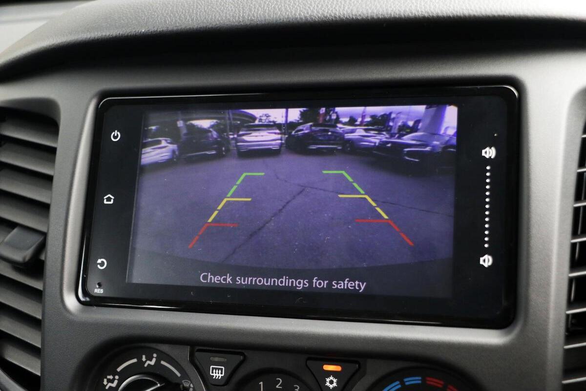 2024 Mitsubishi Triton GLX MR Auto 4x4 MY23 Double Cab image 8