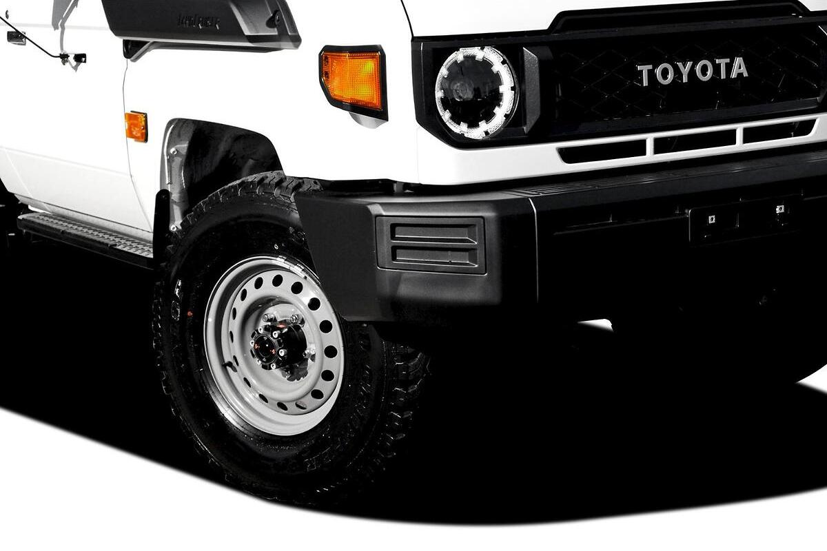 2024 Toyota Landcruiser Workmate Manual 4x4 image 18