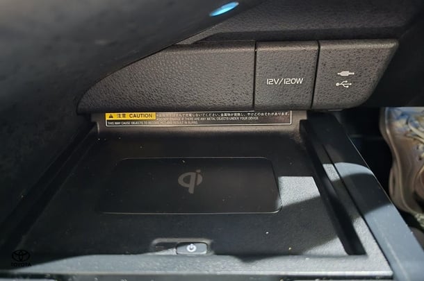 2020 Toyota Camry Hybrid SL image 23
