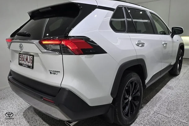 2025 Toyota RAV4 Hybrid Cruiser-AWD image 2