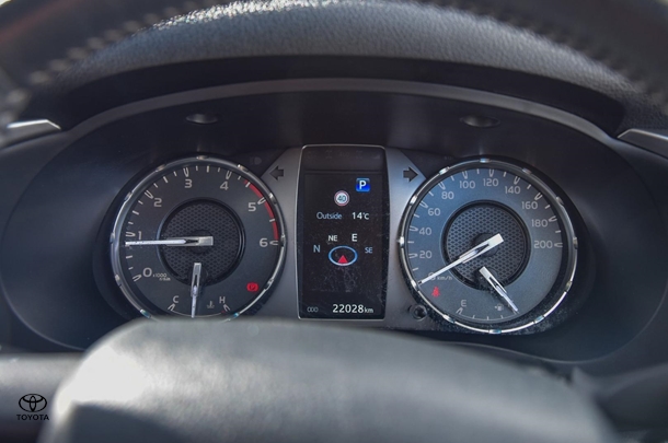 2023 Toyota HILUX SR5 image 10