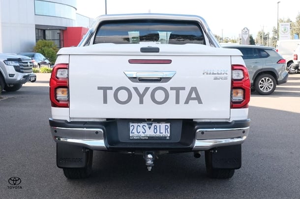 2021 Toyota Hilux SR5 image 4