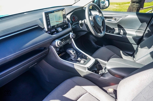 2019 Toyota RAV4 GXL image 10