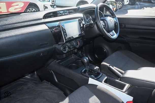 2021 Toyota HILUX Workmate image 8