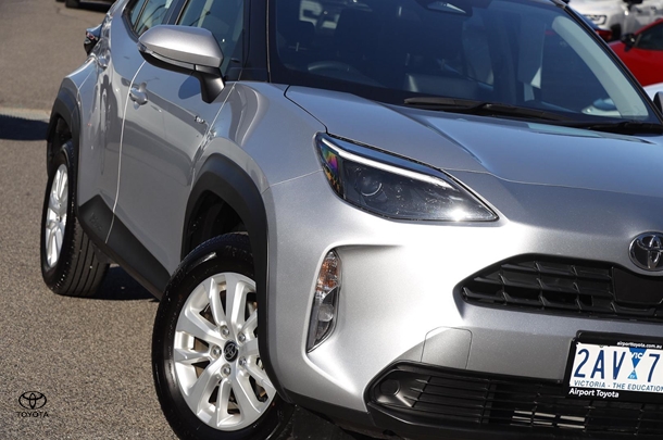 2024 Toyota Yaris Cross Hybrid GX image 8