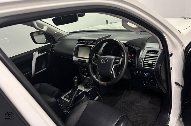 2019 Toyota Prado Kakadu image 9
