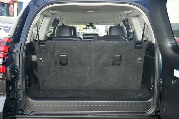 2021 Toyota Prado VX image 10
