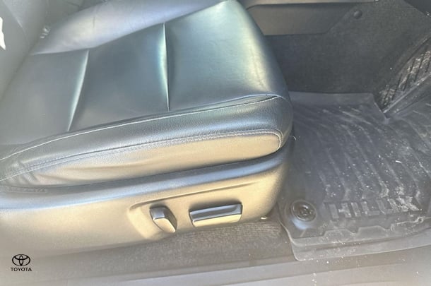 2020 Toyota Hilux SR5 image 12