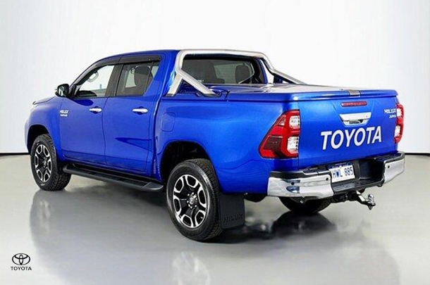 2021 Toyota Hilux SR5 image 6