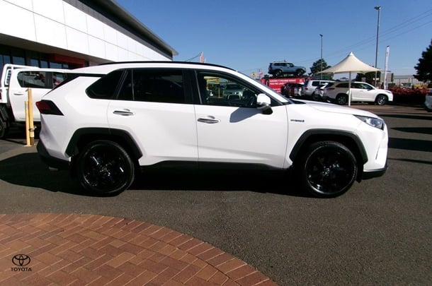 2020 Toyota RAV4 Hybrid Cruiser 2WD image 4