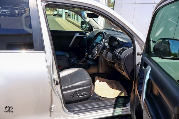 2019 Toyota Prado VX image 10