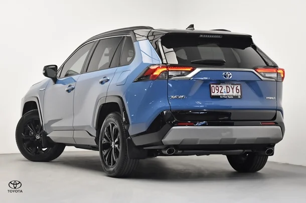 2022 Toyota RAV4 Hybrid XSE (AWD) image 3