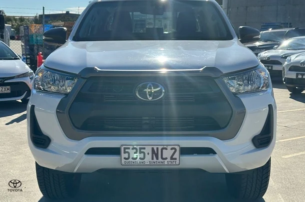 2022 Toyota Hilux SR image 8