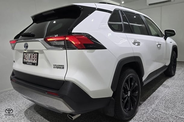 2024 Toyota RAV4 Hybrid Cruiser-AWD image 2