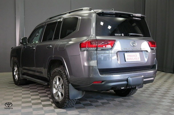 2023 Toyota Landcruiser Sahara image 6