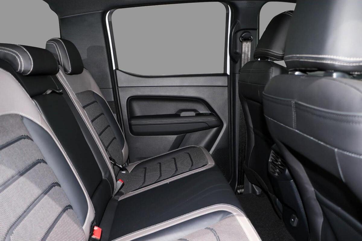 2024 Volkswagen Amarok TSI452 Aventura NF Auto 4MOTION Perm MY24 Dual Cab image 10