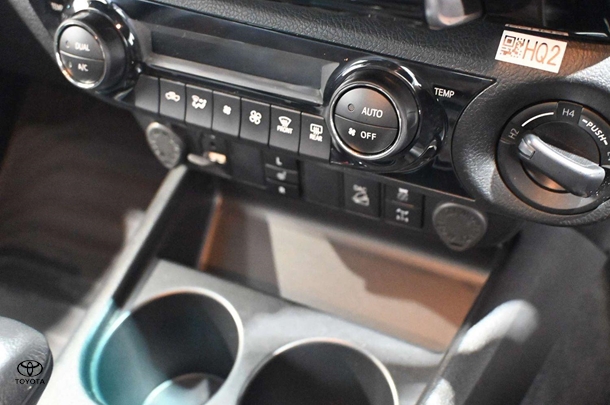 2021 Toyota Hilux 4x4 Rugged X image 12