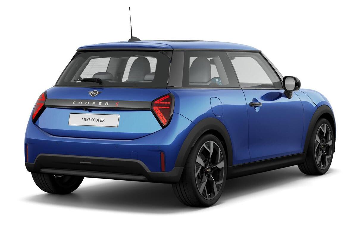 2025 MINI Cooper S Classic Auto image 2