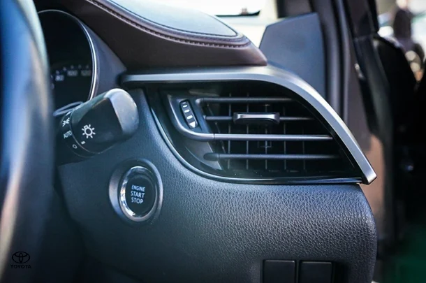 2017 Toyota C-HR L3 image 14