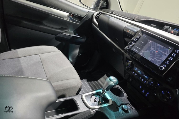 2024 Toyota Hilux SR5 image 25
