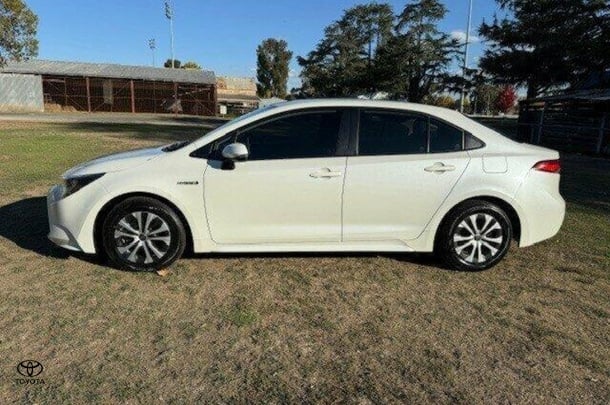 2021 Toyota Corolla Sedan Hybrid Ascent Sport image 4