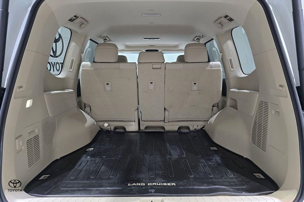 2022 Toyota Landcruiser Sahara ZX image 32