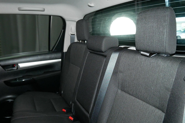 2024 Toyota Hilux 4x4 SR5 image 24