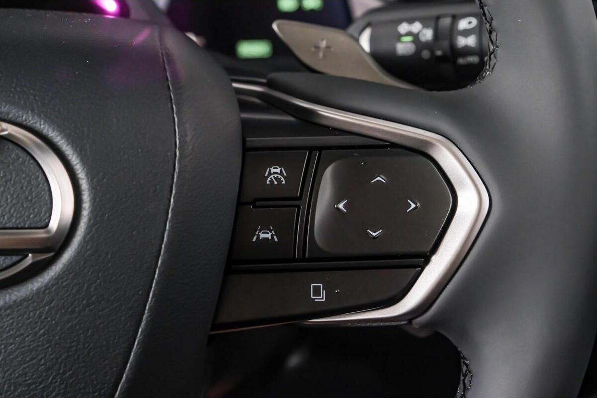 2025 Lexus RZ RZ450e Sports Luxury Auto image 16