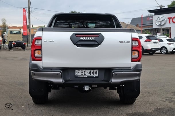 2023 Toyota HILUX Rogue image 5