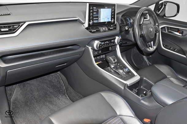 2022 Toyota RAV4 Hybrid XSE (AWD) image 17